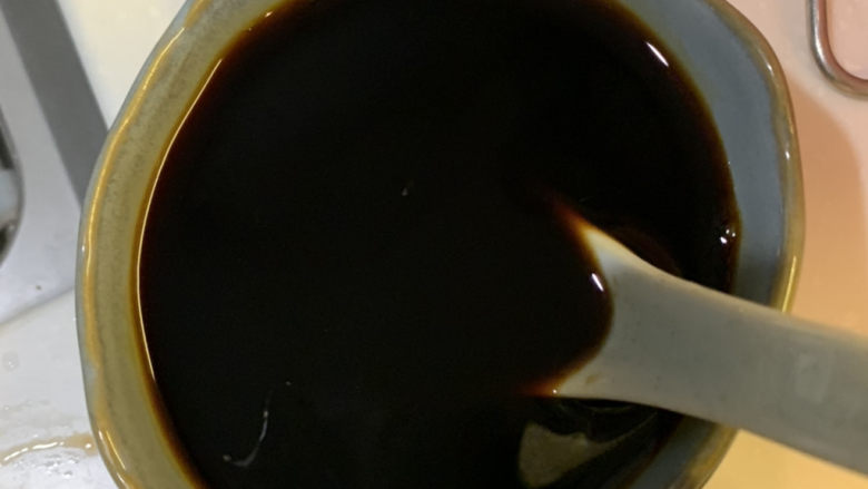 肠粉料汁配方,再加入半碗清水，搅拌均匀