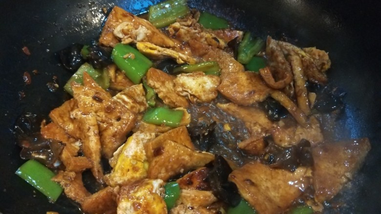 油菜豆腐,加入盐,<a style='color:red;display:inline-block;' href='/shicai/ 756'>鸡精</a>,最后水淀粉勾芡即可。