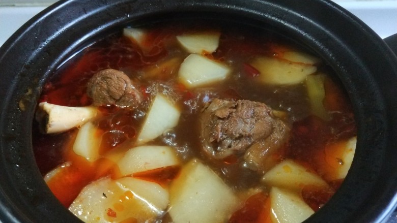 冬笋排骨汤,一锅排骨炖好了,味道不错。