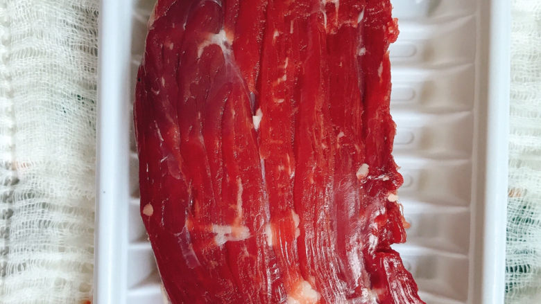 干煸牛肉丝,准备好<a style='color:red;display:inline-block;' href='/shicai/ 216'>牛肉</a>