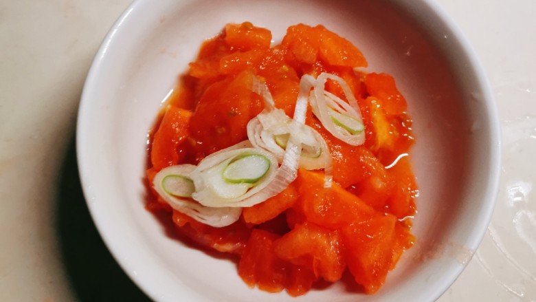 油菜豆腐,去皮 切块 <a style='color:red;display:inline-block;' href='/shicai/ 3250'>葱</a>切片