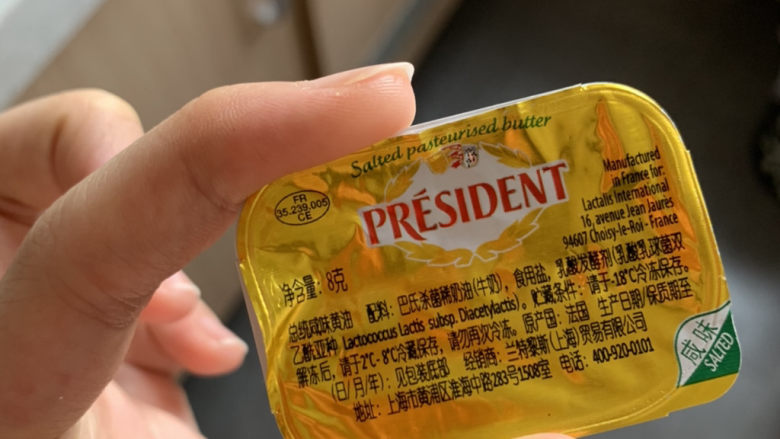 巧克力布朗尼蛋糕,加入黄油或植物油约15克(两勺)