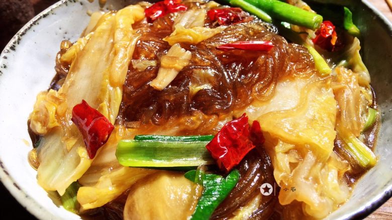 大白菜炖粉条,装盘,上桌品尝