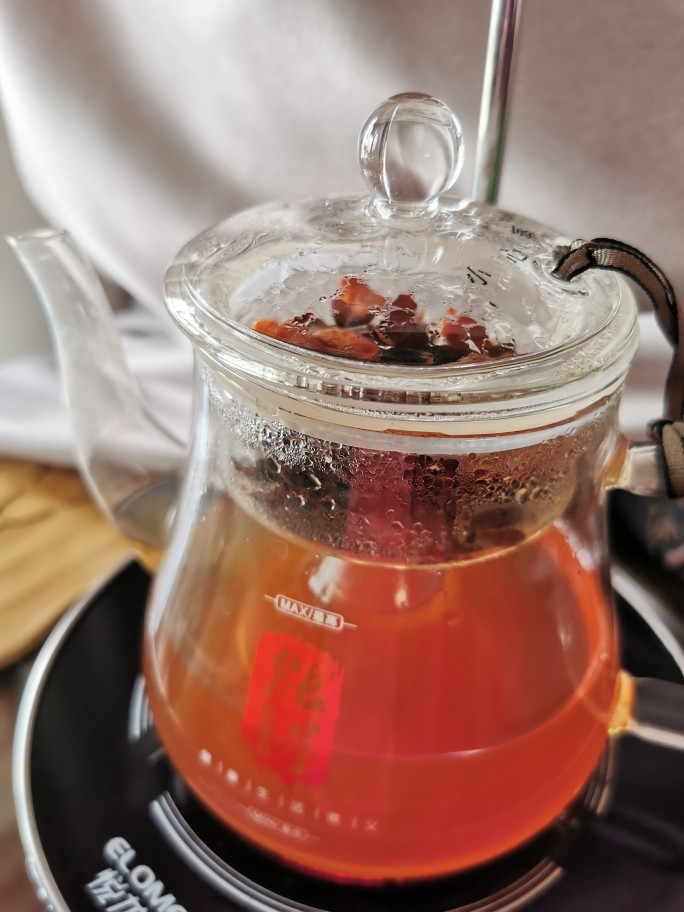 四红调经茶【女神茶】,全部材料放进茶壶，加滚水浸泡饮用，也可以放养生壶小火煮20分钟左右，味道更浓！