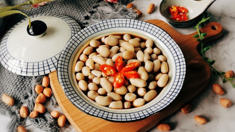 醋泡花生米,次日食用即可