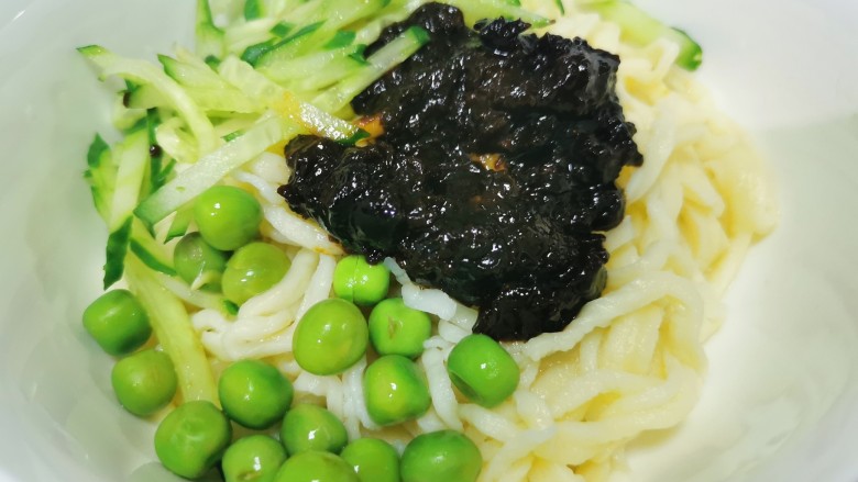 炸酱面~自制手擀面版,无敌好吃,每人来一大碗