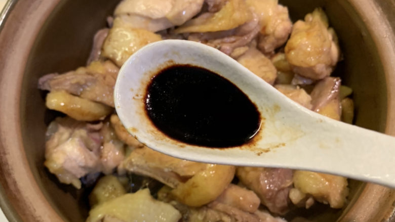 葱油焖鸡,半勺<a style='color:red;display:inline-block;' href='/shicai/ 762'>老抽</a>