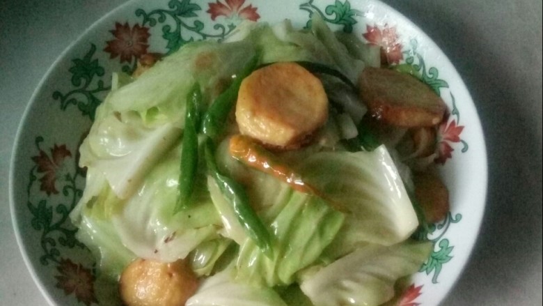 辣白菜炒土豆片,起锅,装盘。