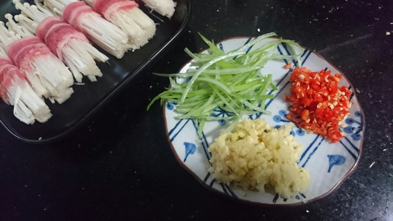 金针菇牛肉卷,配料部分准备好备用