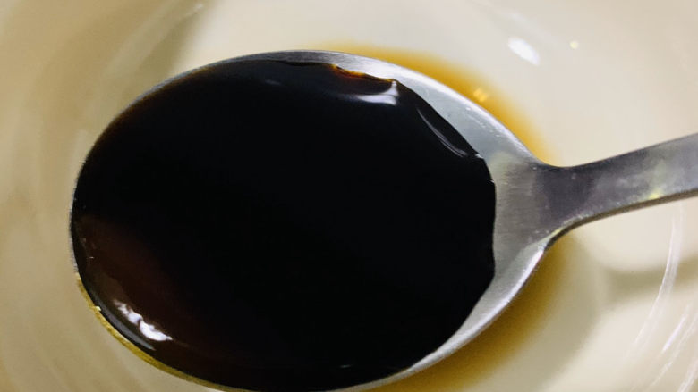 油菜豆腐,加一勺<a style='color:red;display:inline-block;' href='/shicai/ 692'>酱油</a>;