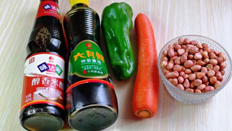 醋泡花生米,准备食材,建议用红皮花生米,营养好,颜色也好看。