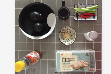 皮蛋豆腐,准备食材