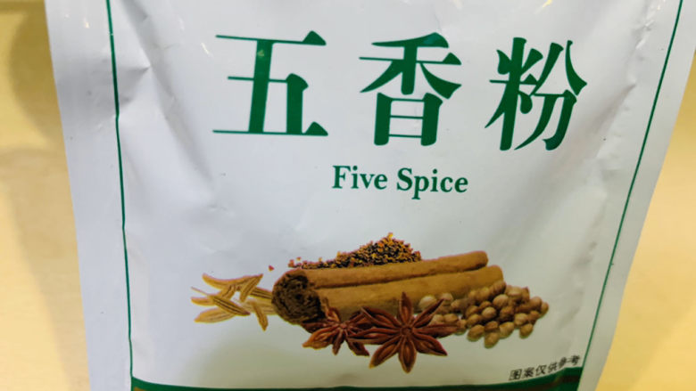 小米蒸排骨,加<a style='color:red;display:inline-block;' href='/shicai/ 744'>五香粉</a>;