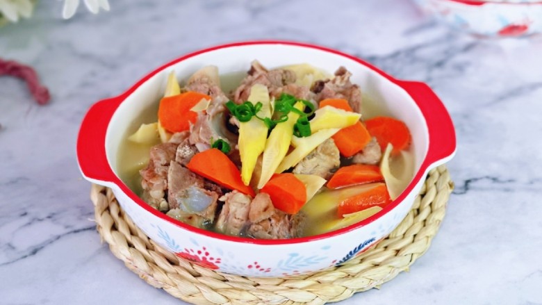 冬笋排骨汤,味道一级棒,宝贝一口气喝了三碗。