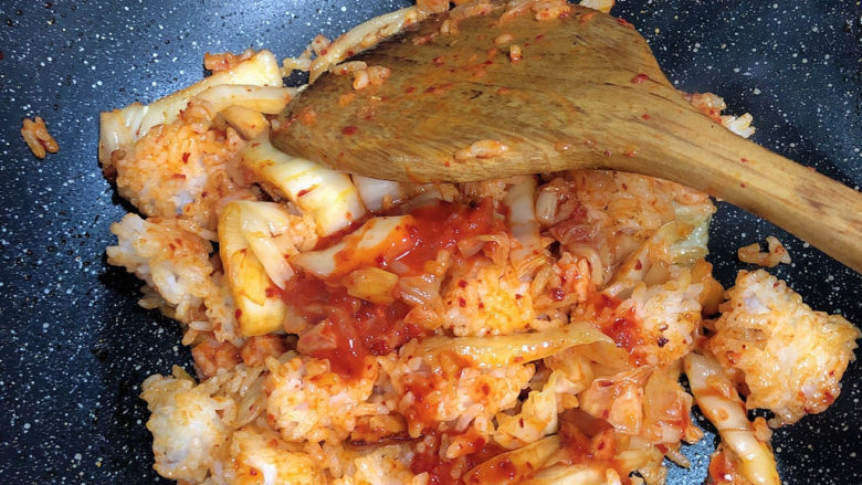 辣白菜芝士炒饭,就这样,继续翻炒
