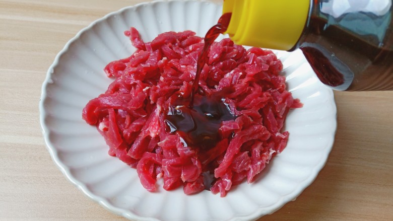 冬笋炒牛肉,<a style='color:red;display:inline-block;' href='/shicai/ 788'>生抽</a>加一勺。