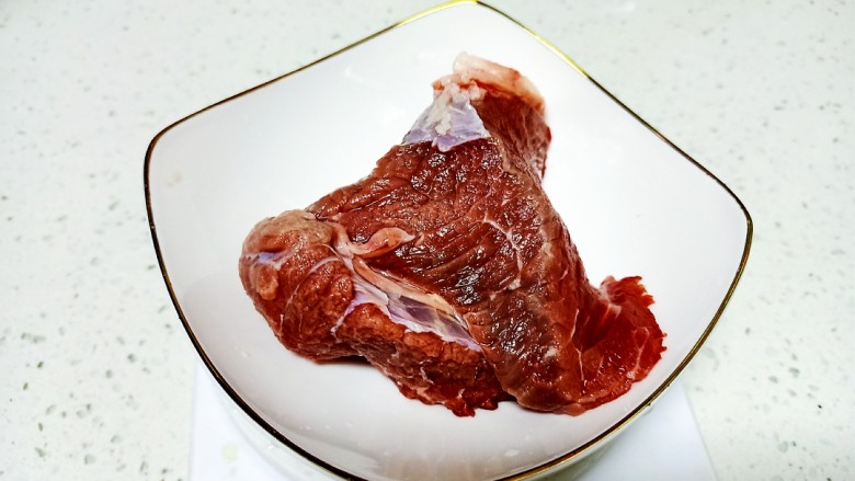 干煸牛肉丝,<a style='color:red;display:inline-block;' href='/shicai/ 216'>牛肉</a>洗净