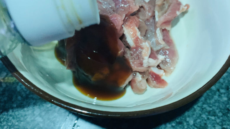 冬笋炒牛肉,加<a style='color:red;display:inline-block;' href='/shicai/ 788'>生抽</a>;
