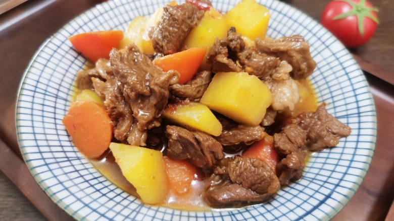 红焖羊肉土豆,羊肉不膻,土豆绵软,喜欢的试试吧!