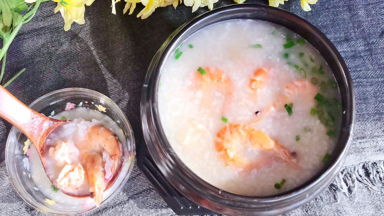 鲜虾砂锅粥,鲜虾砂锅粥可以吃了,味道鲜美无比~