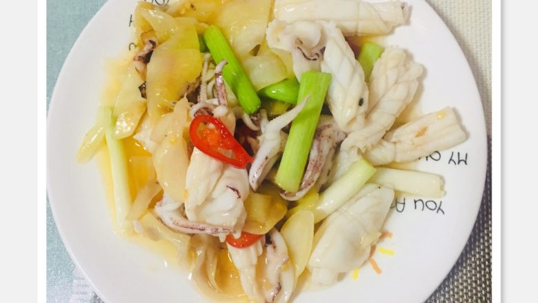 爆炒酸菜鲜鱿鱼,一道简单开胃的快手菜就这样完成了