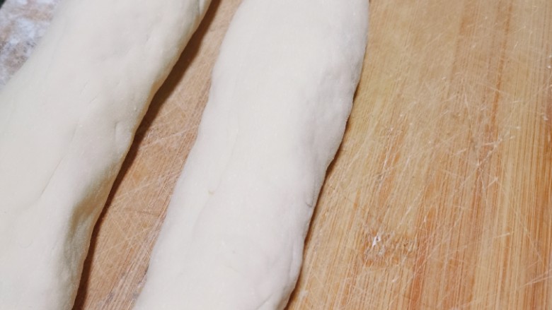 牛奶包子(包菜馅),揉成条