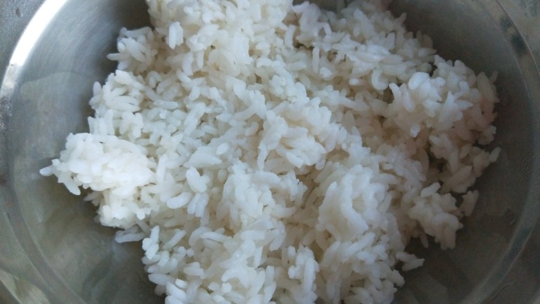 鲜虾砂锅粥,<a style='color:red;display:inline-block;' href='/shicai/ 6501'>剩米饭</a>熬粥一样好吃,更能节省时间。