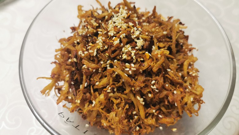 ☞鸡胸肉の最佳吃法☞香酥灯影鸡胸,出锅装盘,谁做谁成功!!!可以罐装保存三天左右(基本上等不到那个时候😂)好吃到爱不释手,干净又卫生呀ʕ•̫͡•ʕ*̫͡*ʕ•͓͡•ʔ-̫͡-ʕ•̫͡•ʔ*̫͡*ʔ-̫͡-ʔ