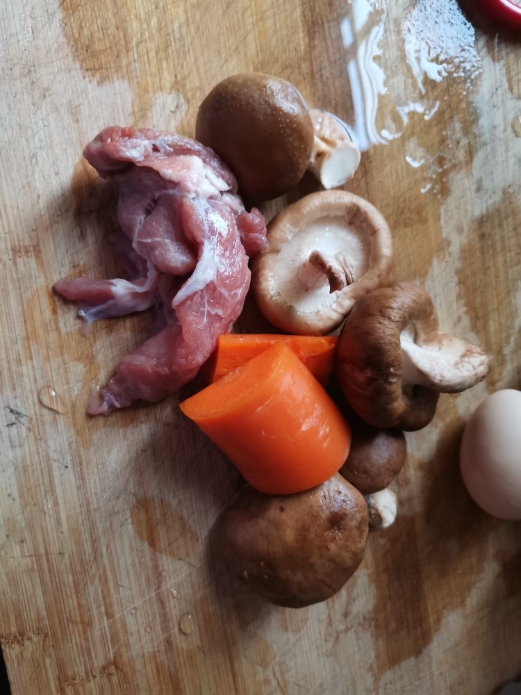 最近鸡蛋这么便宜,你可以做美味营养的蒸水蛋,准备好各种食材