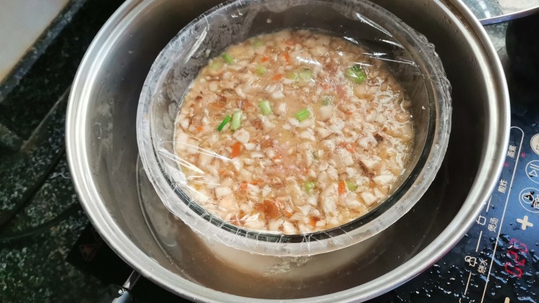 最近鸡蛋这么便宜,你可以做美味营养的蒸水蛋,水开后上下锅蒸20分钟