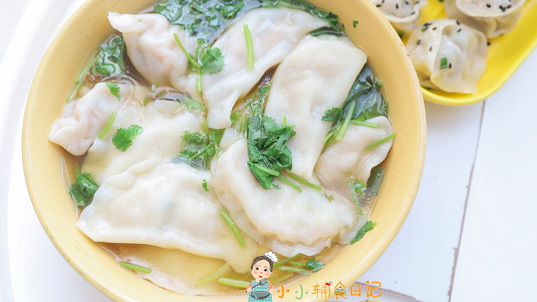 10个月以上辅食白菜猪肉馅饺子,给孩子吃最好就不要加调味料做出来也会很好吃的,或者加一点香菇粉调味也很不错