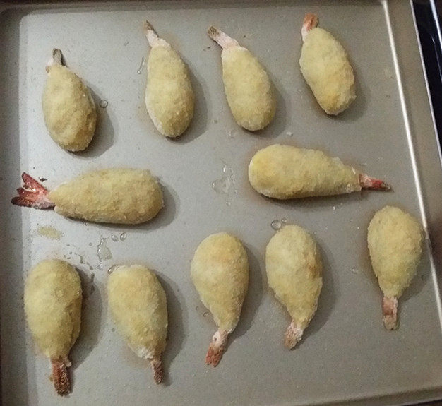 鲜虾饼,时间到,取出烤盘,趁热食用