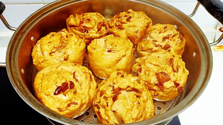 红枣红糖馒头,大火煮开转中火蒸20分钟,再焖2分钟