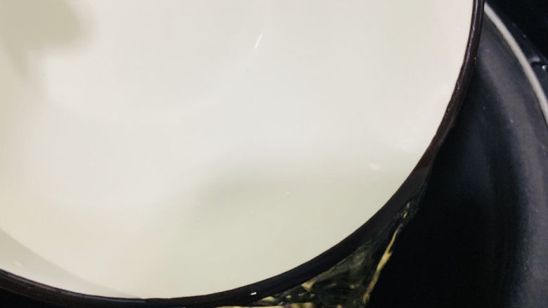 红枣黑米粥,加3倍清水;