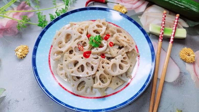 醋溜藕片,拍上成品图,一道酸甜可口的醋溜藕片就完成了。