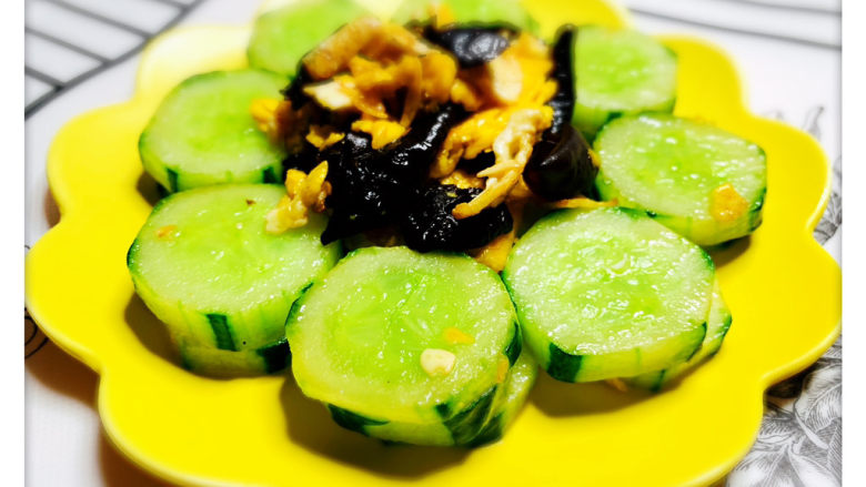 黄瓜木耳炒鸡蛋,黄瓜🥒木耳炒鸡蛋完成啦!