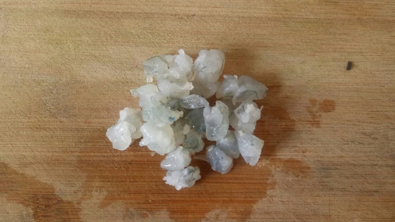 鲜虾砂锅粥,腌制好的虾仁,切成虾粒