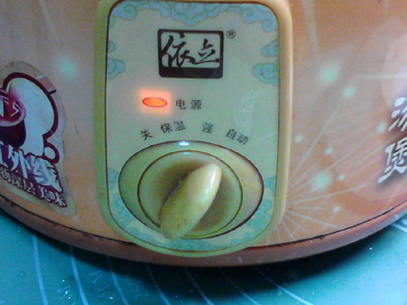 苹果雪梨汤,选择自动档,炖煮约3小时左右。