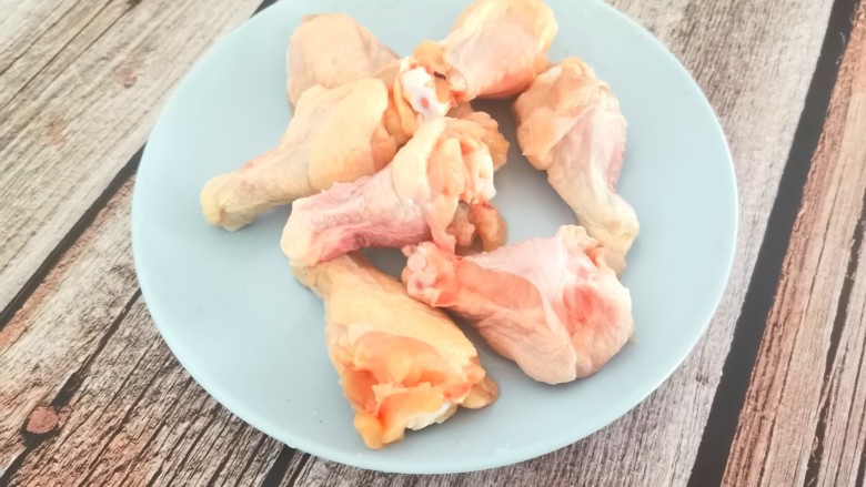 蜜汁鸡腿,<a style='color:red;display:inline-block;' href='/shicai/ 92'>鸡腿</a>洗净