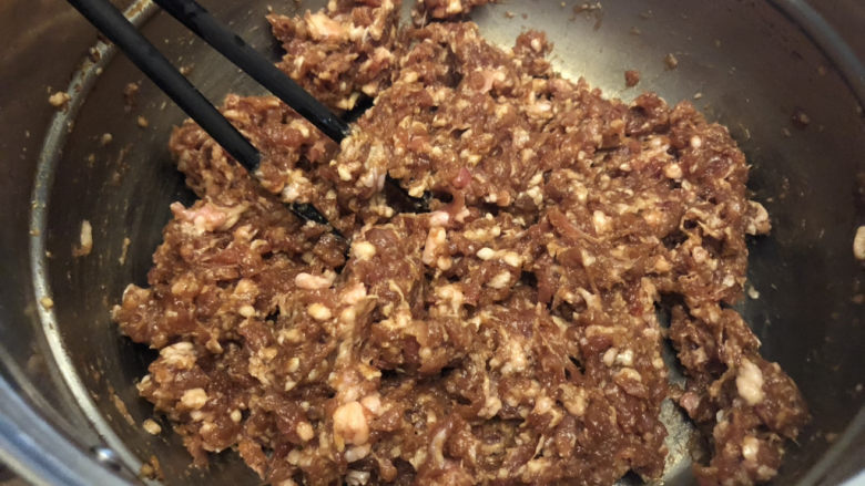 好吃不如饺子➕大白菜猪肉水饺,再加入一颗<a style='color:red;display:inline-block;' href='/shicai/ 9'>鸡蛋</a>,搅拌上劲,静止10分钟入味