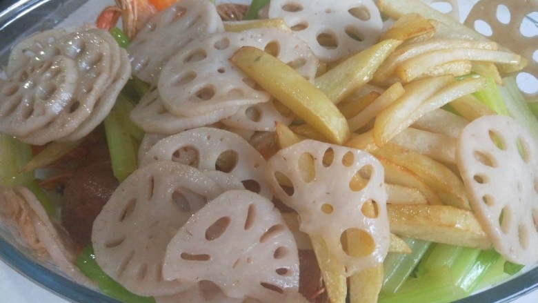 干锅藕片,全部准备好,下一步开始制作了。