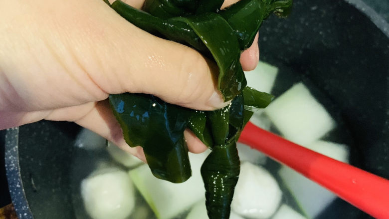 海带冬瓜汤,加海带结;
