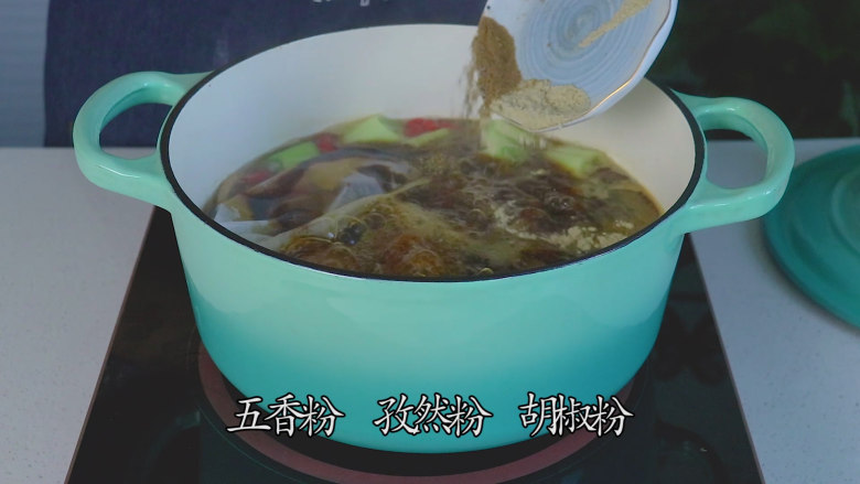 牛肉罩饼,加入五香粉,孜然粉,胡椒粉
