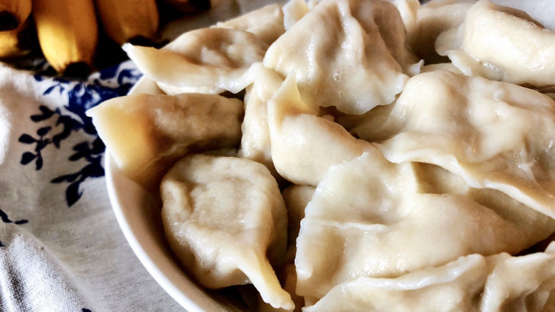 好吃不如饺子➕大白菜猪肉水饺,胖嘟嘟的大白菜饺子,薄皮大馅,肉鲜味美,咬一口还有汁水,简直太好吃了😋