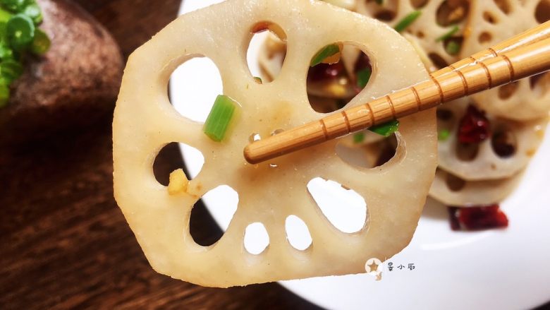 醋溜藕片,成品就是这么爽脆~