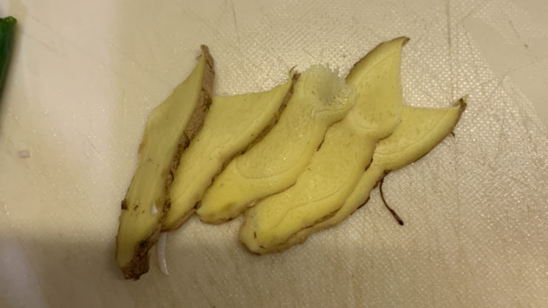 酸辣黄瓜条,切去皮,切5片