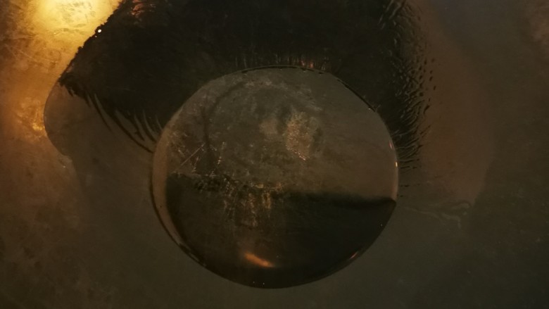 酸辣黄瓜条,锅里热油