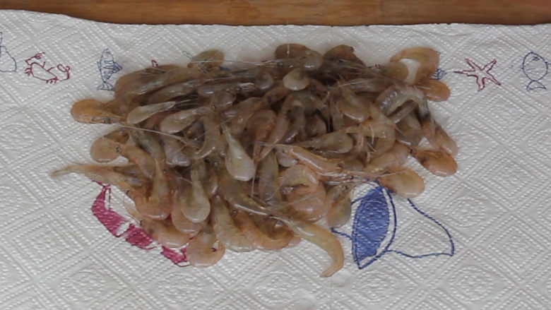 油焖虾,虾洗净,吸下水分