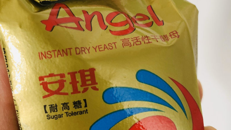 红枣红糖馒头,酵母粉要选“耐高糖”的,红糖放的比较多,如果用普通发酵粉,活跃度不够,发不起来;