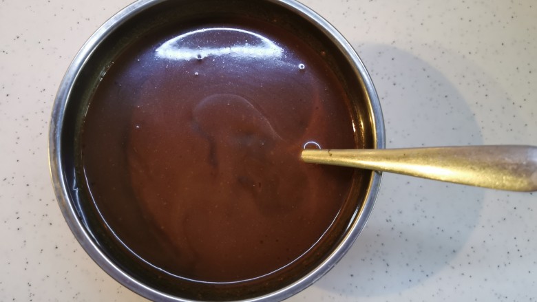 茄子鸡蛋打卤面(手擀面),加少许水,搅拌均匀
